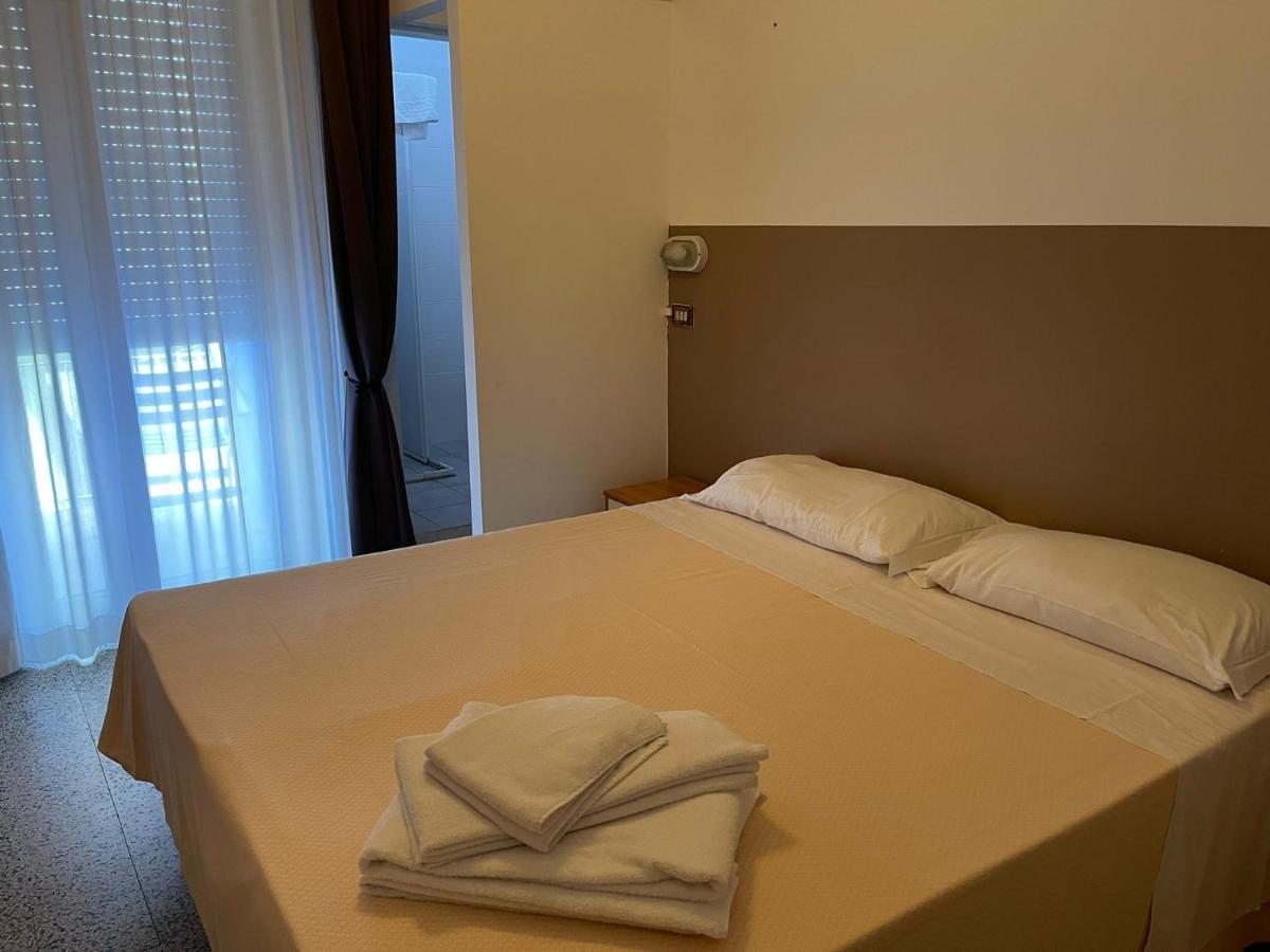 Hotel Ideal 里米尼 外观 照片