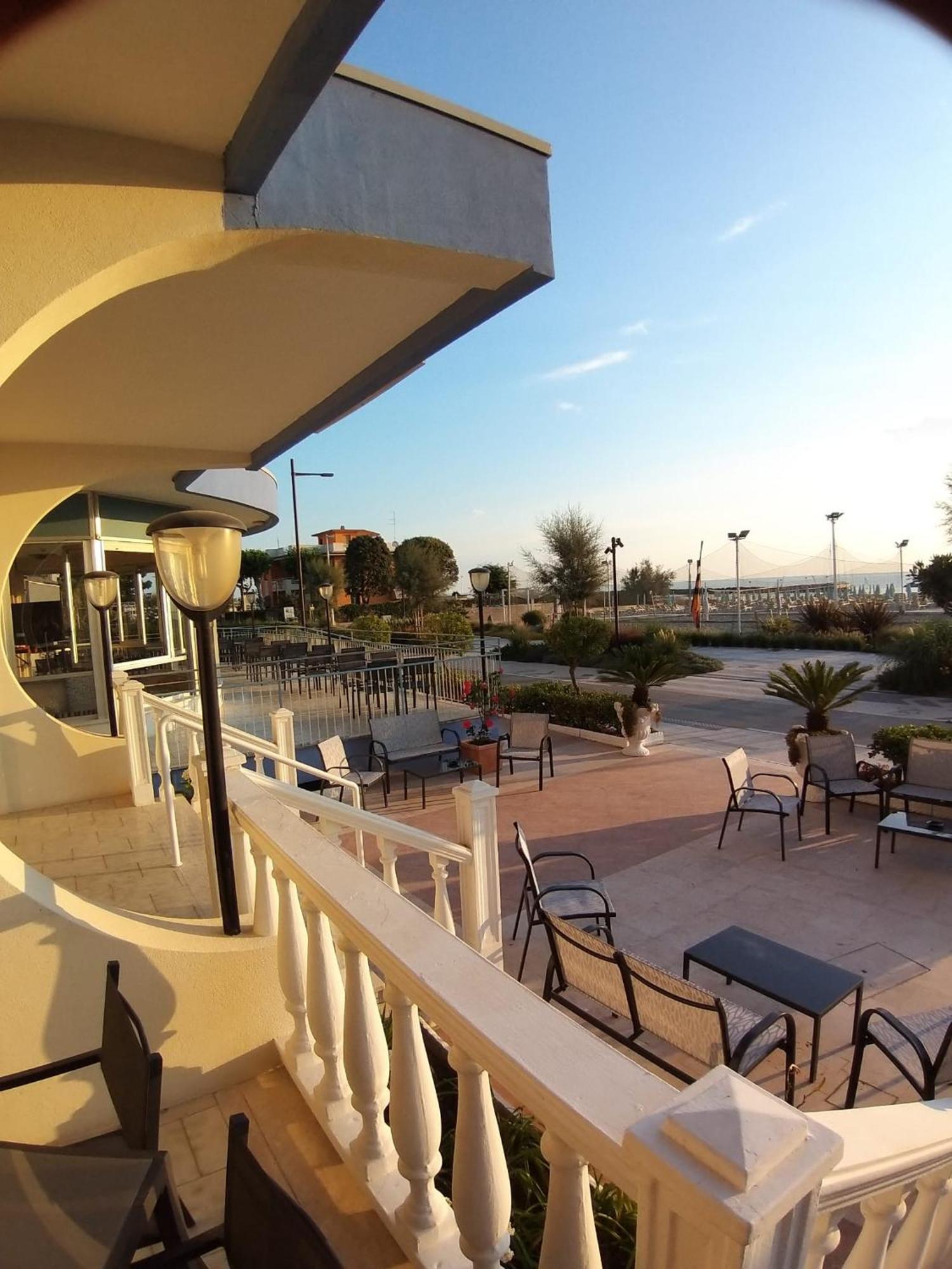 Hotel Ideal 里米尼 外观 照片