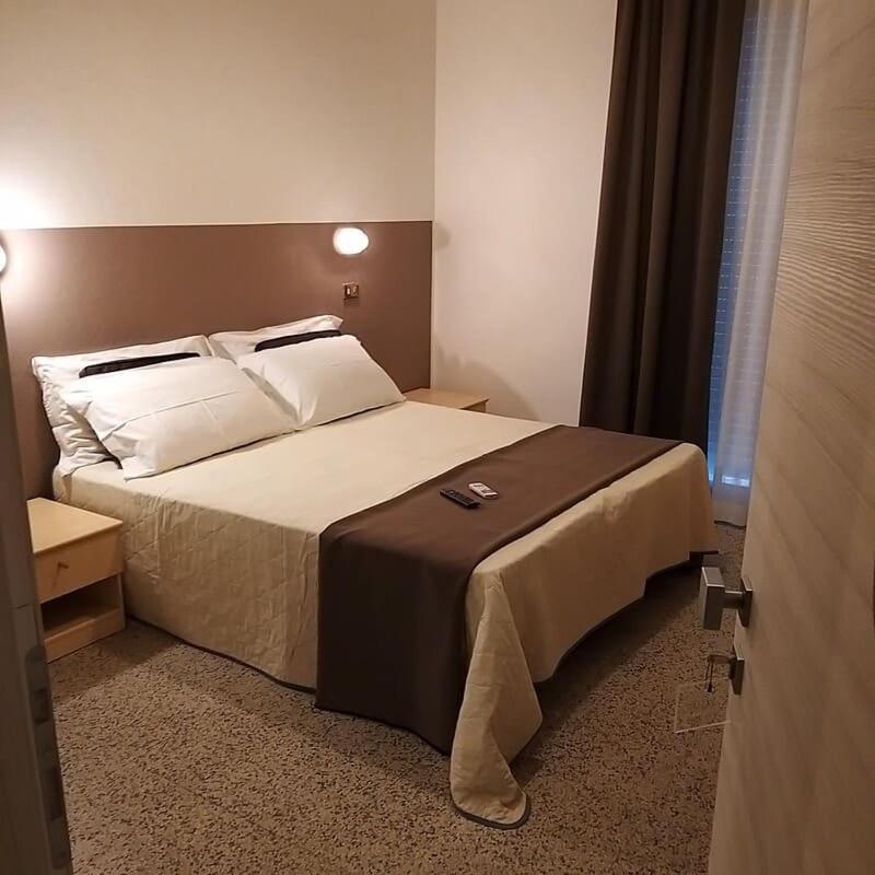 Hotel Ideal 里米尼 外观 照片
