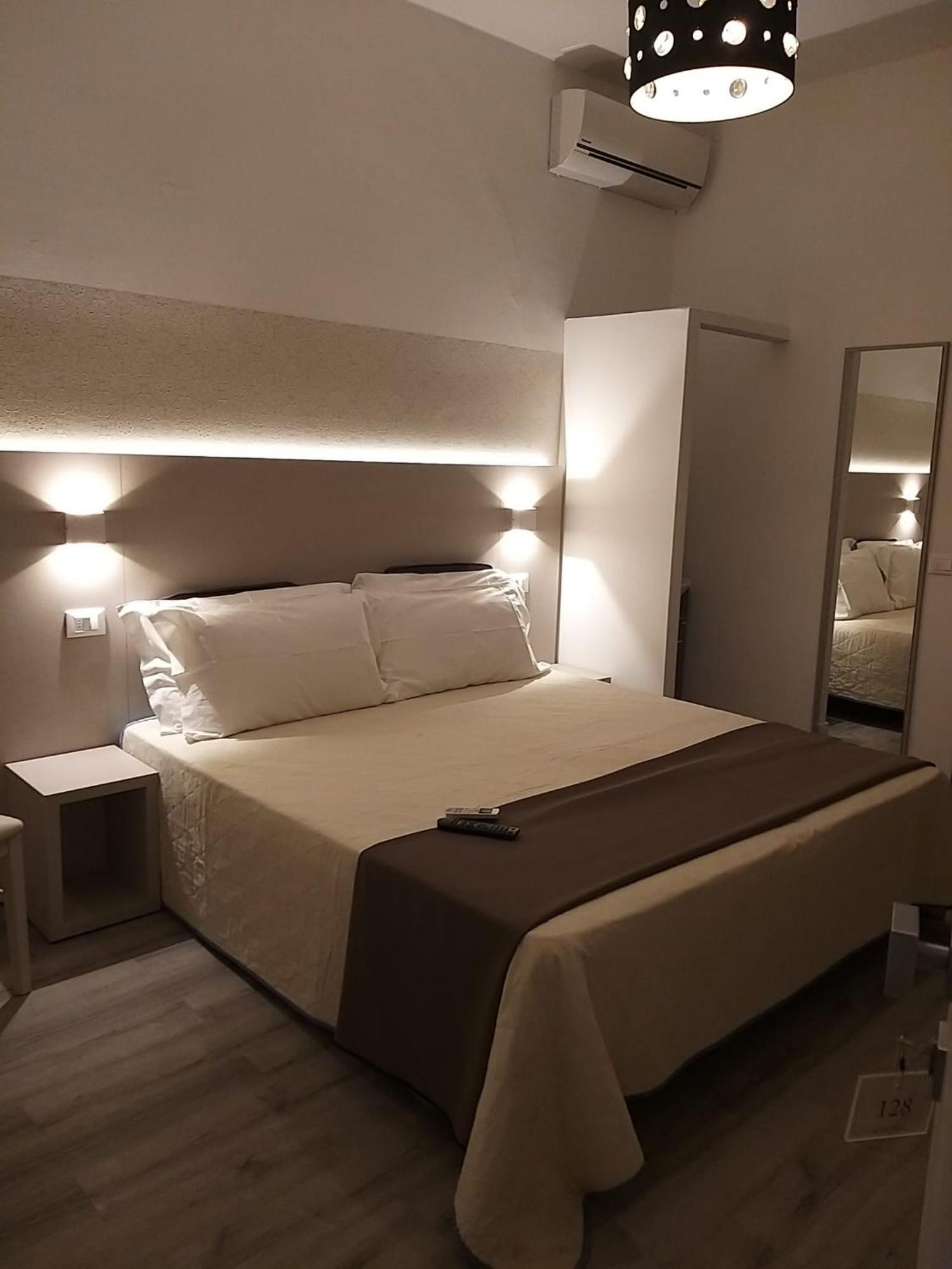Hotel Ideal 里米尼 外观 照片