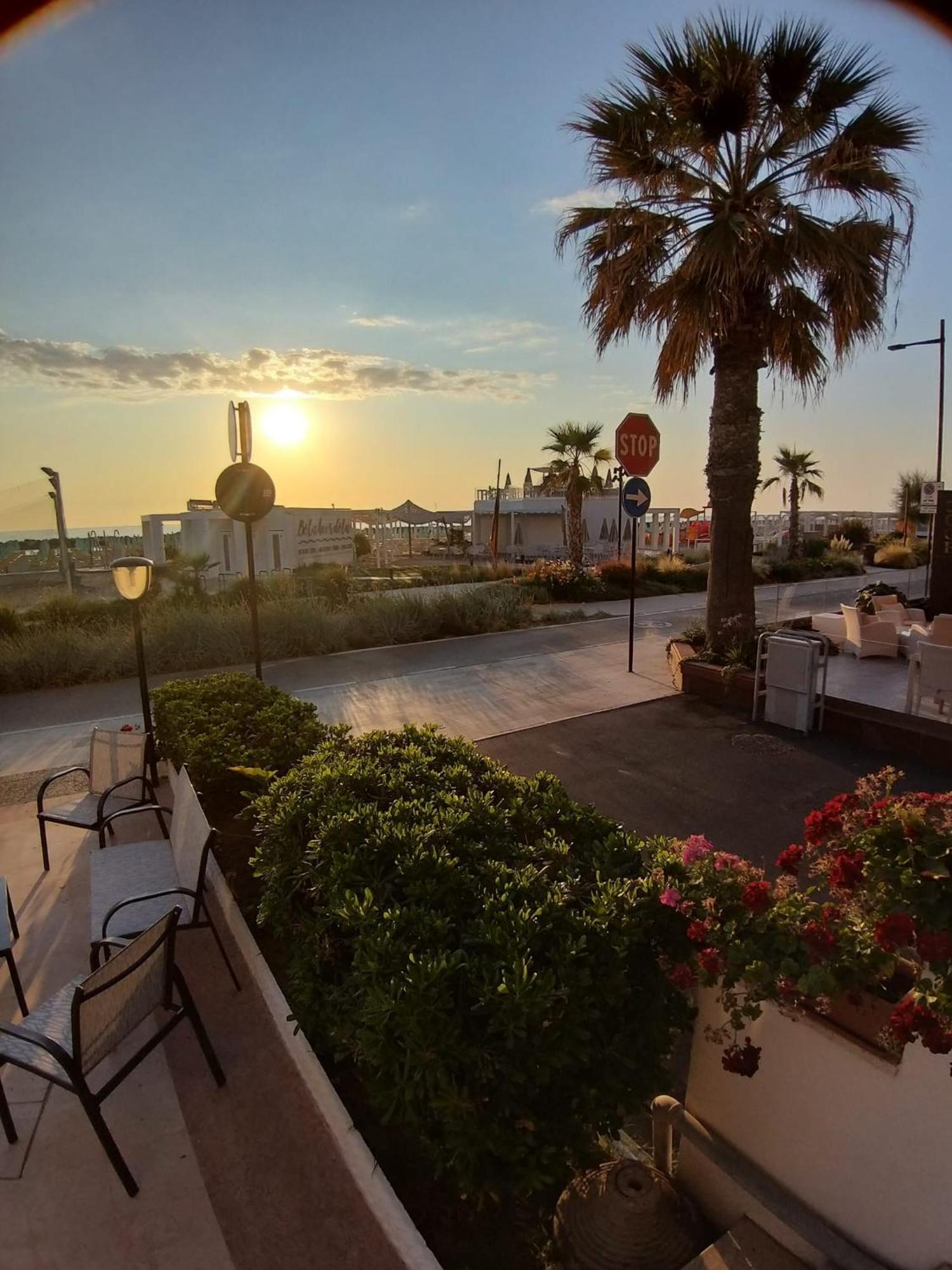 Hotel Ideal 里米尼 外观 照片