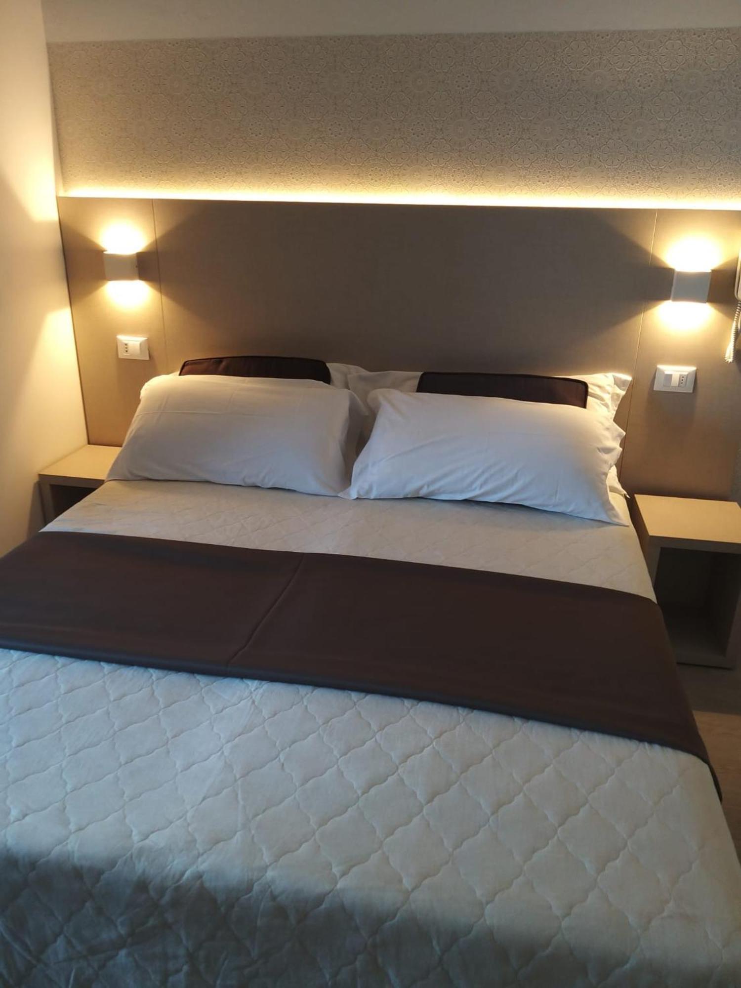 Hotel Ideal 里米尼 外观 照片