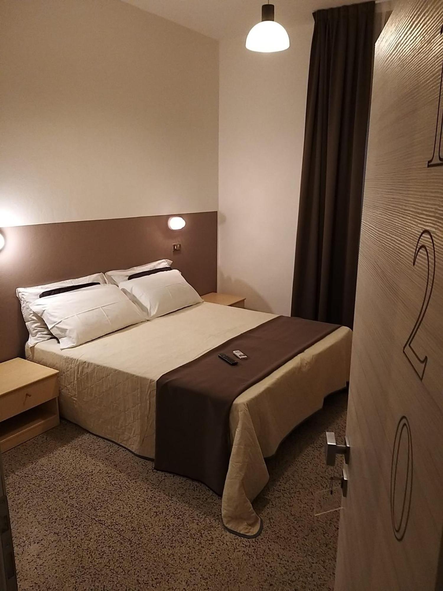 Hotel Ideal 里米尼 外观 照片