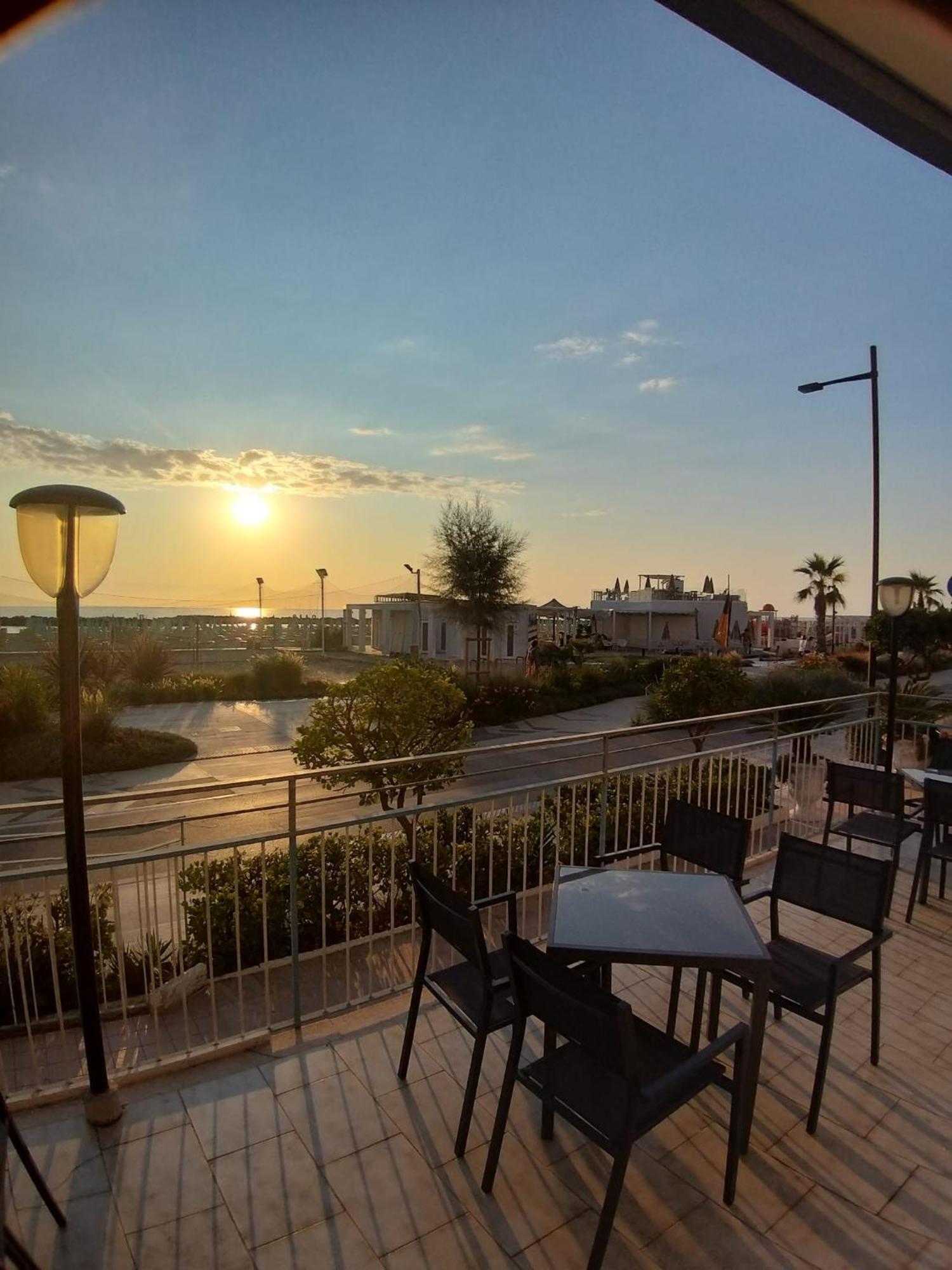 Hotel Ideal 里米尼 外观 照片