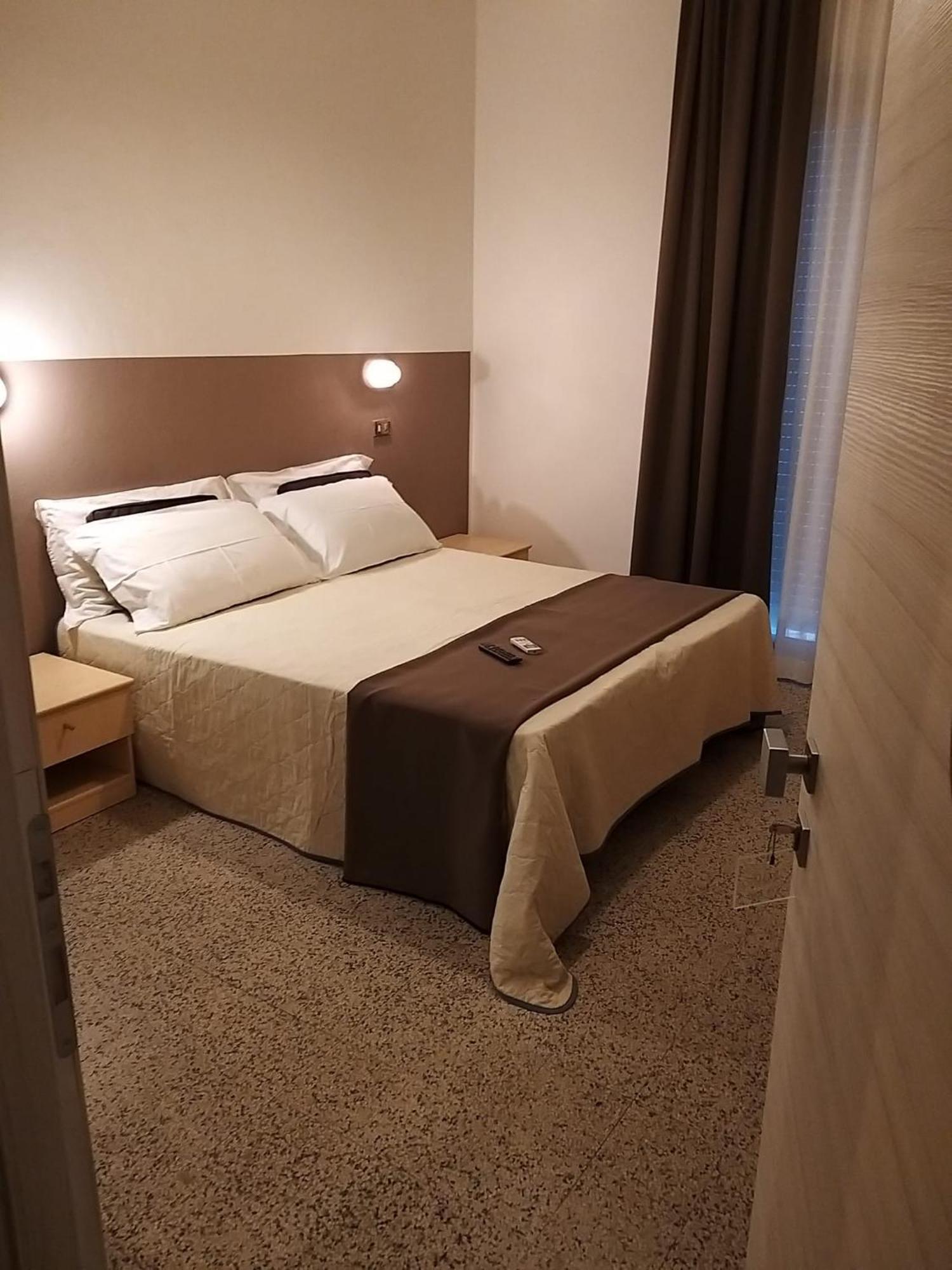 Hotel Ideal 里米尼 外观 照片