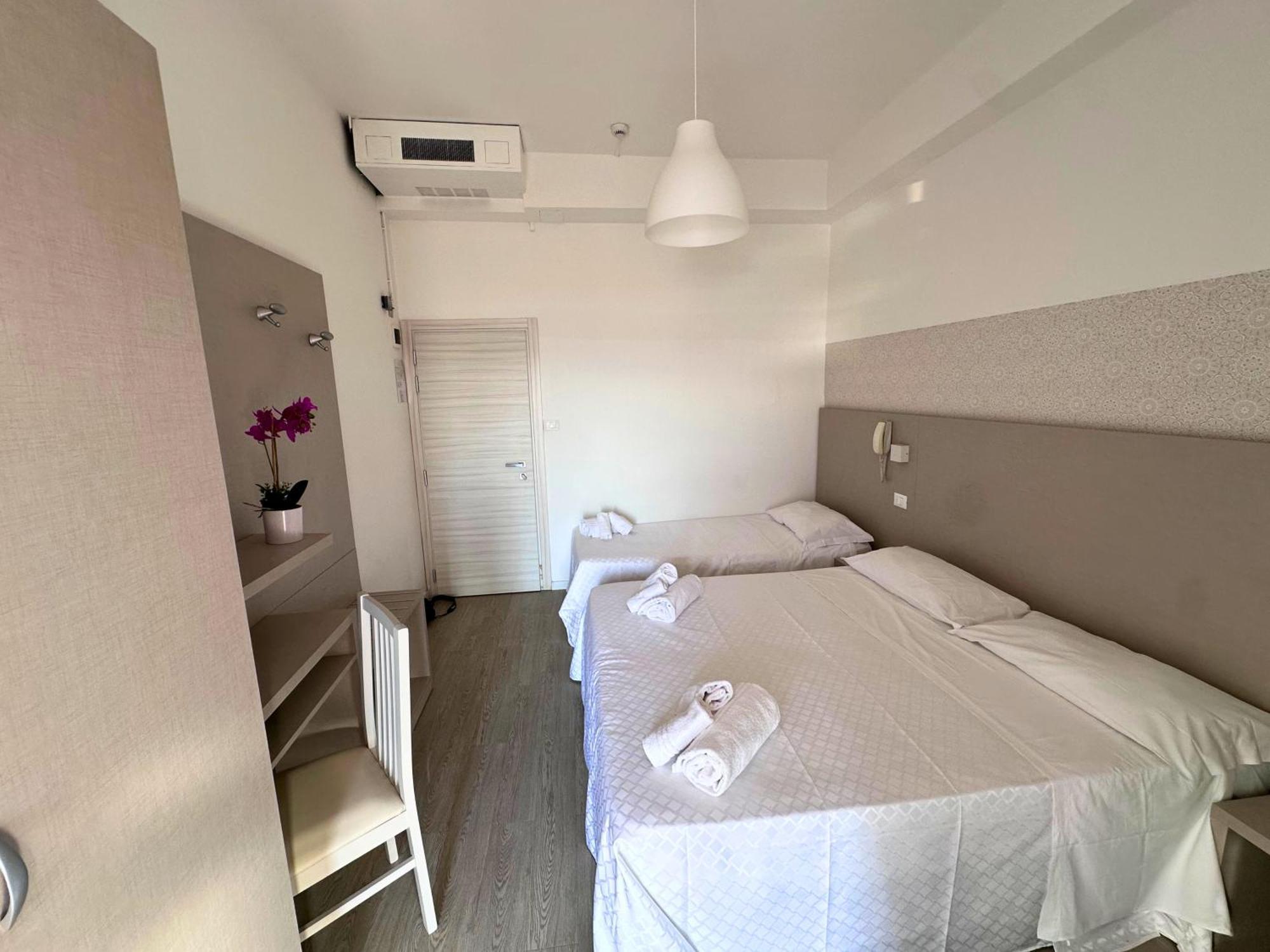 Hotel Ideal 里米尼 外观 照片